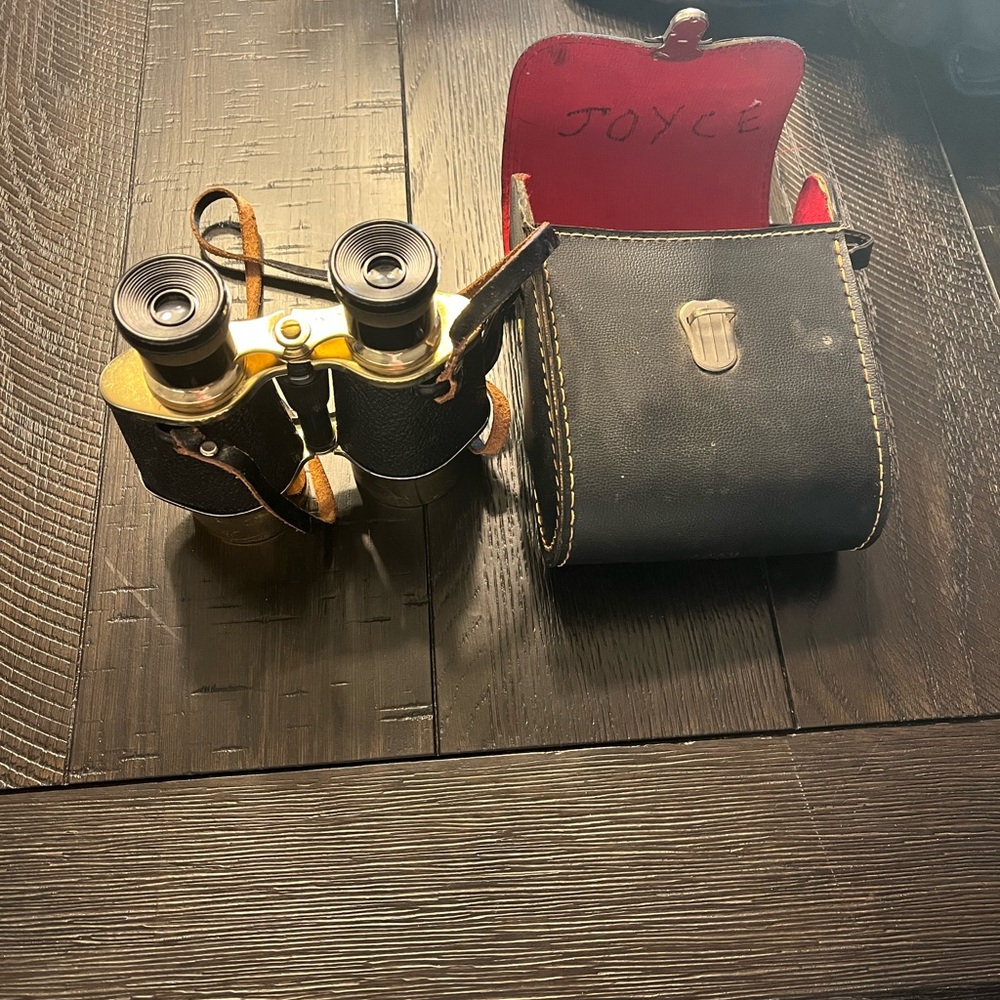 Vintage war era, unbranded 4x40 opera Theatre event binoculars with case